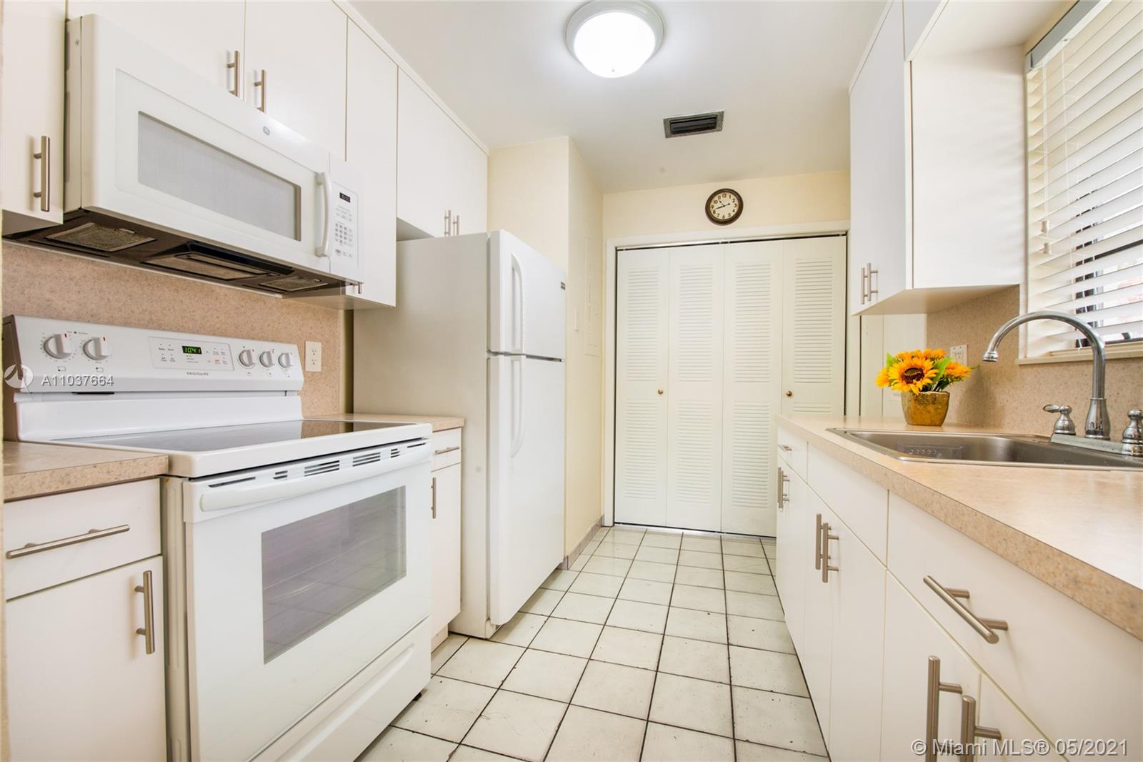 See details / 3120 sq. ft. $ 2021-05-05 0 Photo
