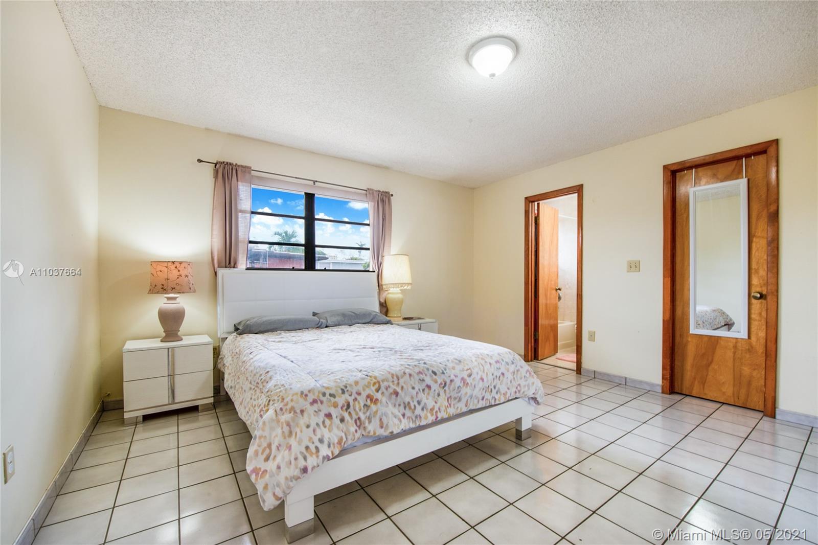 See details / 3120 sq. ft. $ 2021-05-05 0 Photo