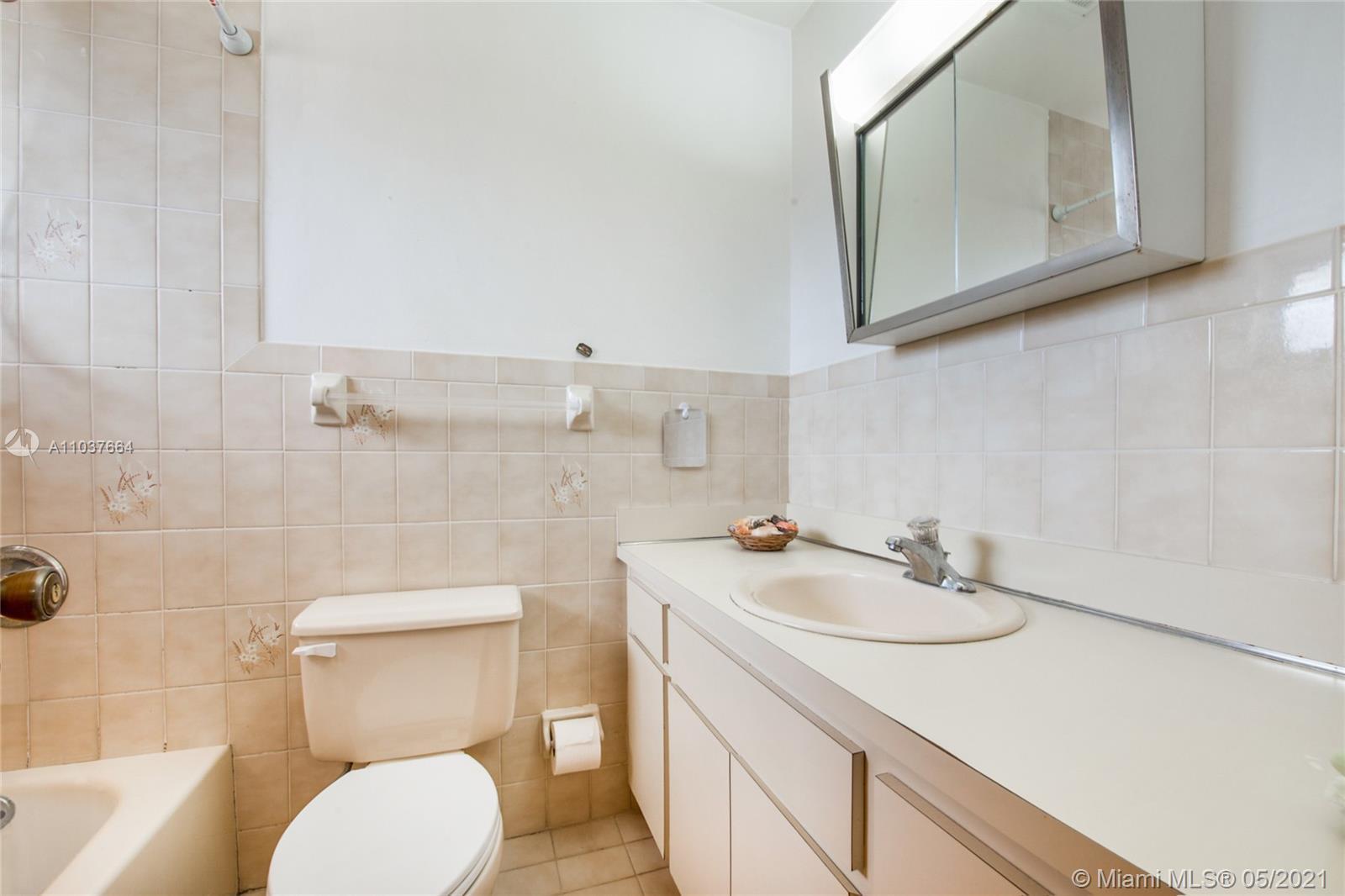 See details / 3120 sq. ft. $ 2021-05-05 0 Photo