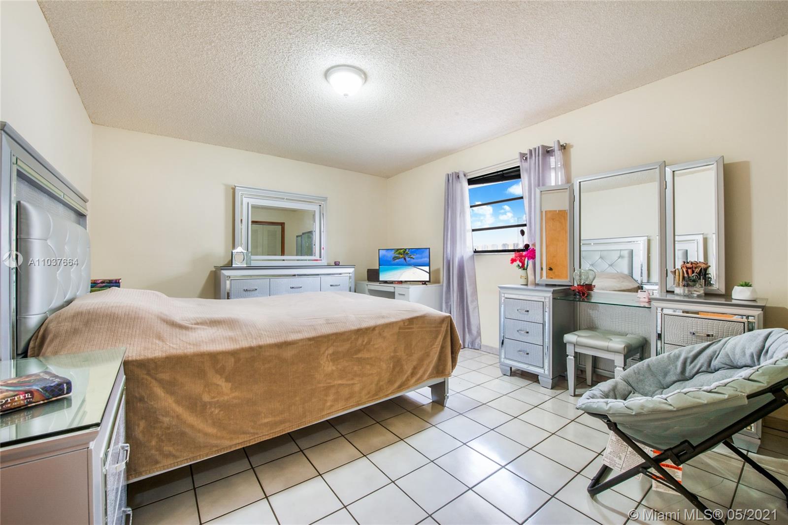 See details / 3120 sq. ft. $ 2021-05-05 0 Photo