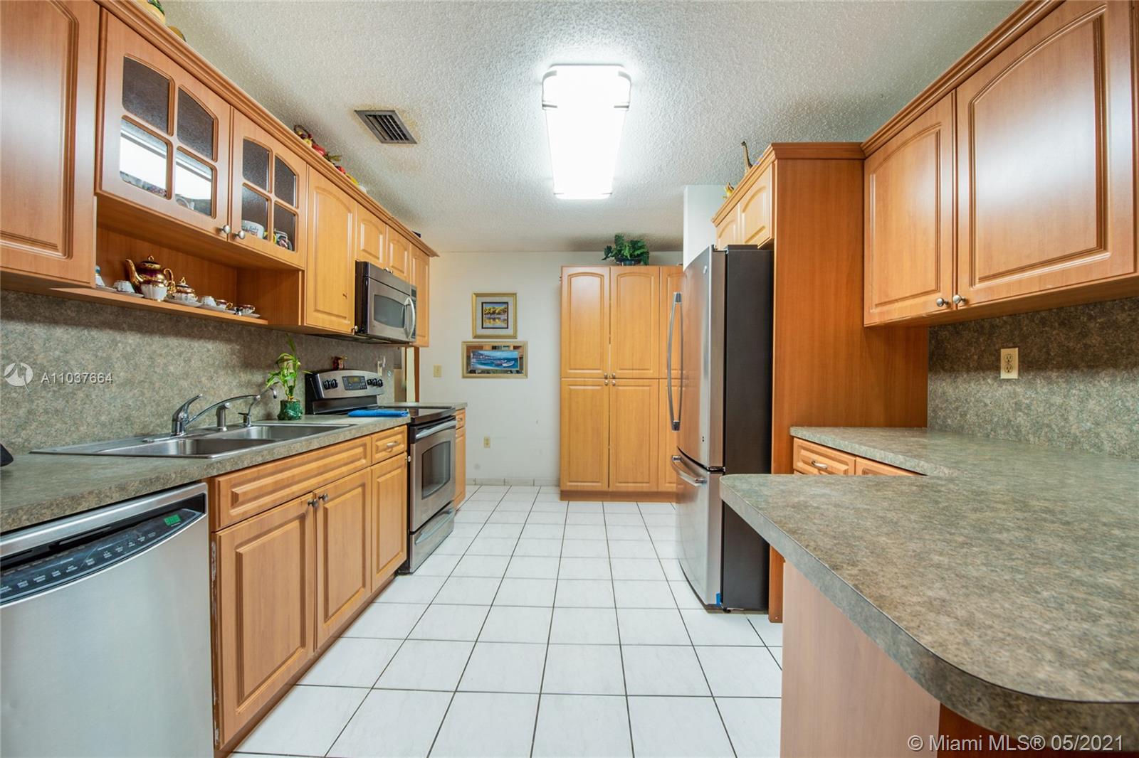 See details / 3120 sq. ft. $ 2021-05-05 0 Photo