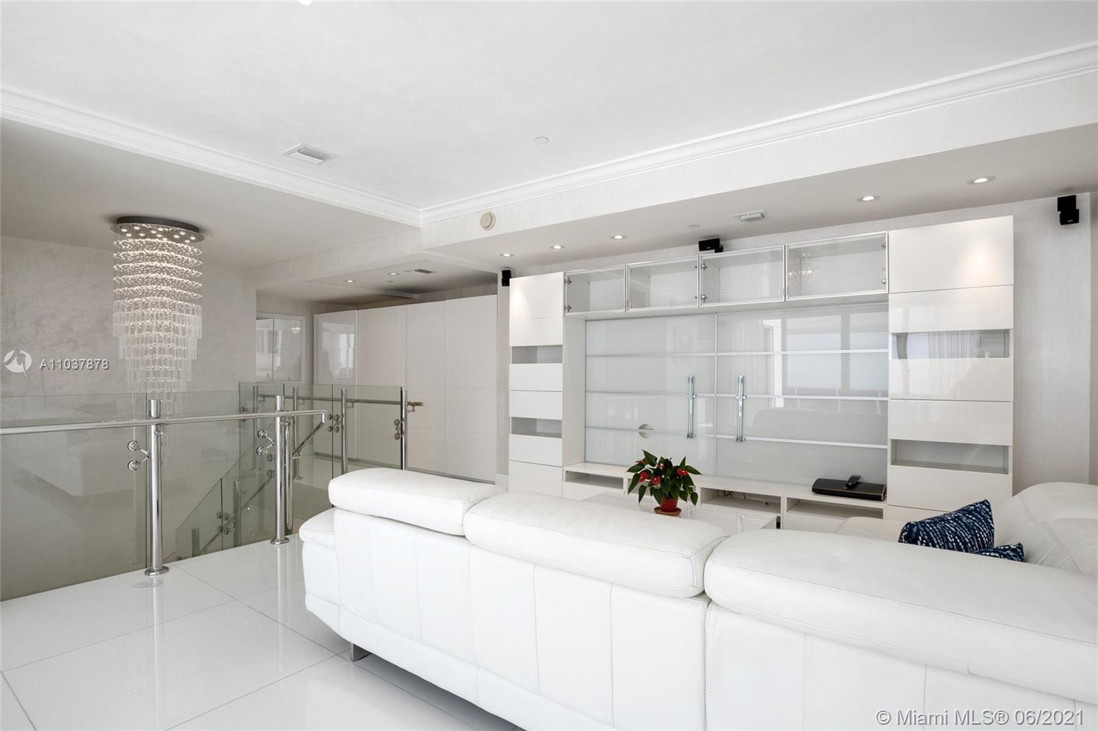 See details 5102 4 / 5 3348 sq. ft. $ 2021-05-05 0 Photo
