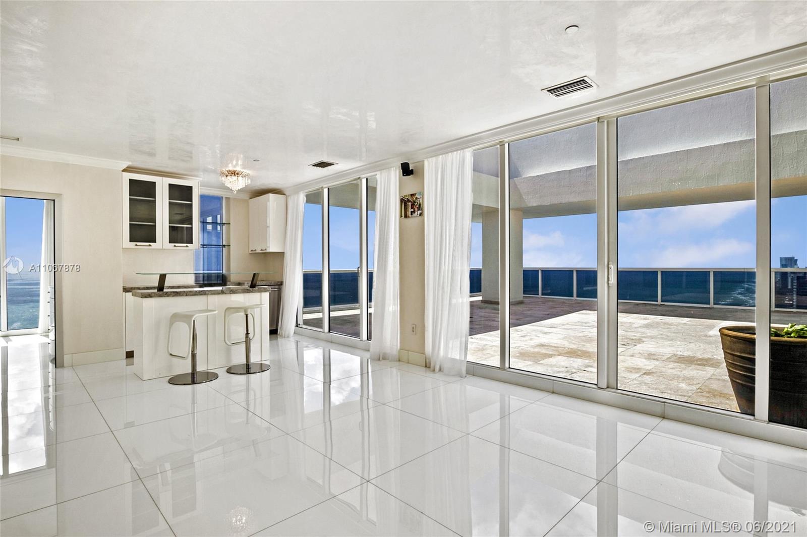See details 5102 4 / 5 3348 sq. ft. $ 2021-05-05 0 Photo
