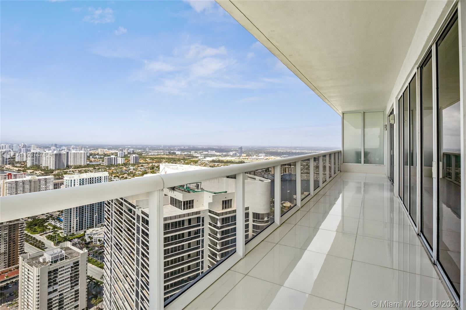 See details 5102 4 / 5 3348 sq. ft. $ 2021-05-05 0 Photo