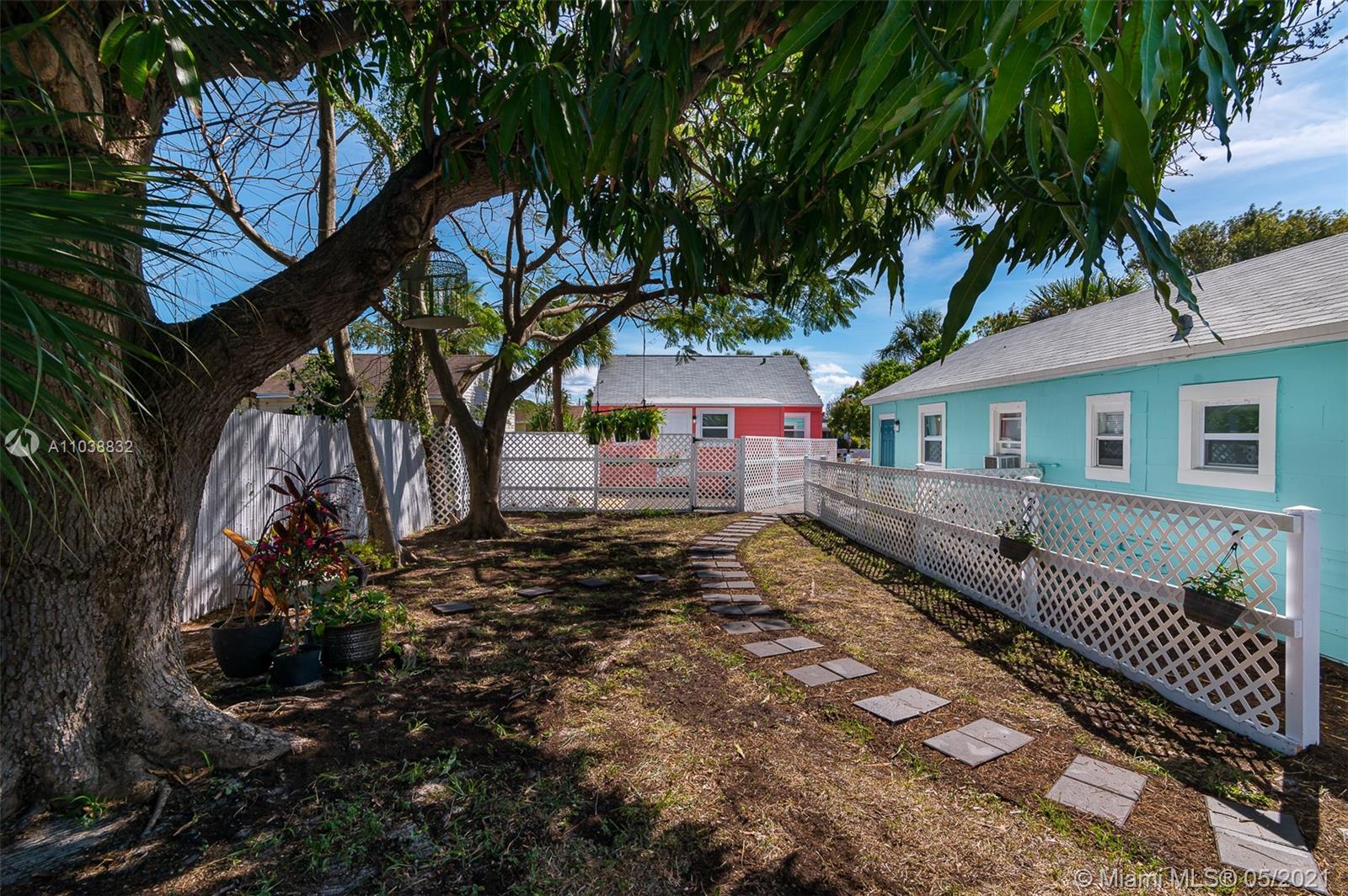 See details / 1160 sq. ft. $ 2021-05-17 0 Photo