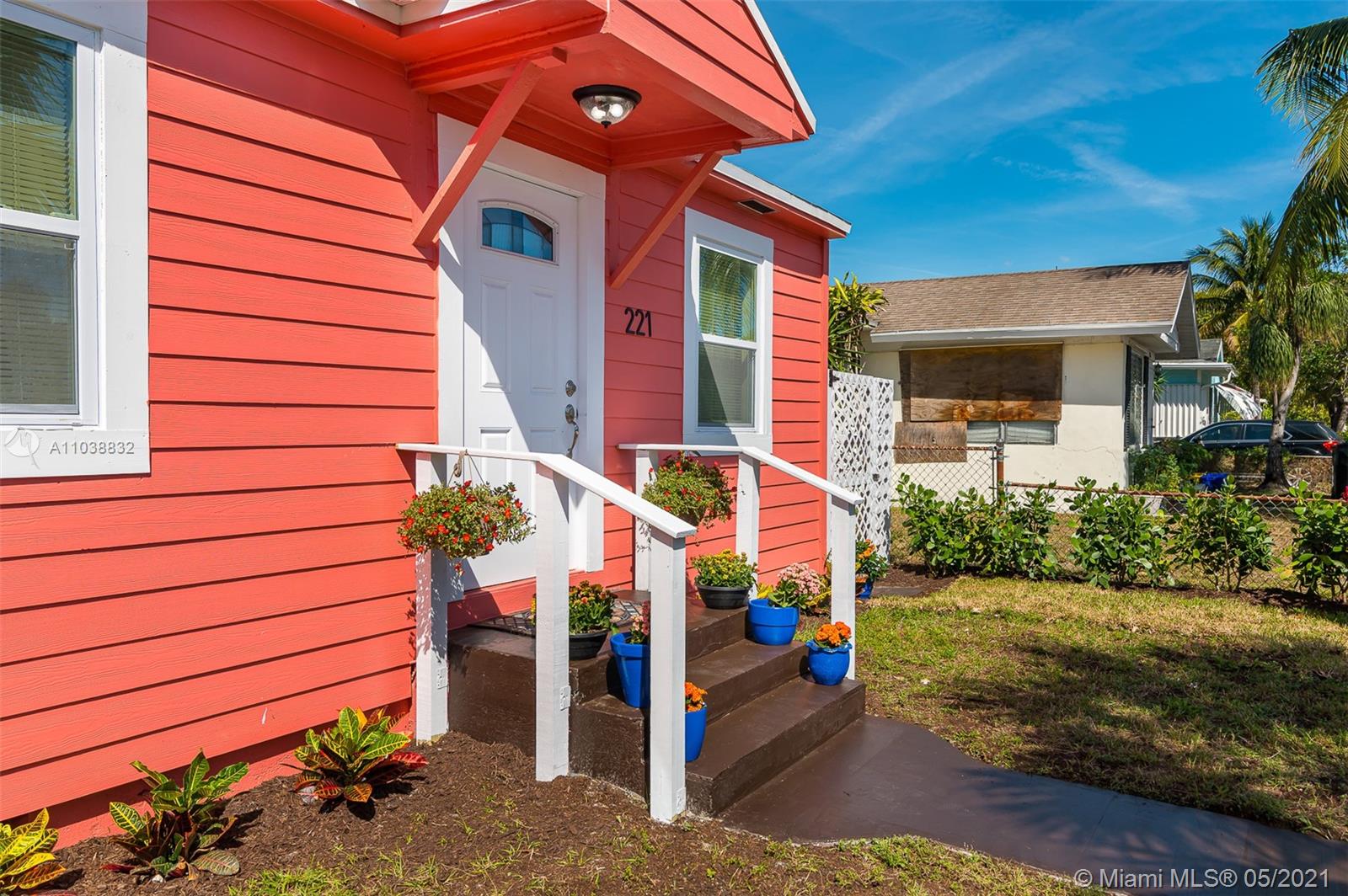 See details / 1160 sq. ft. $ 2021-05-17 0 Photo
