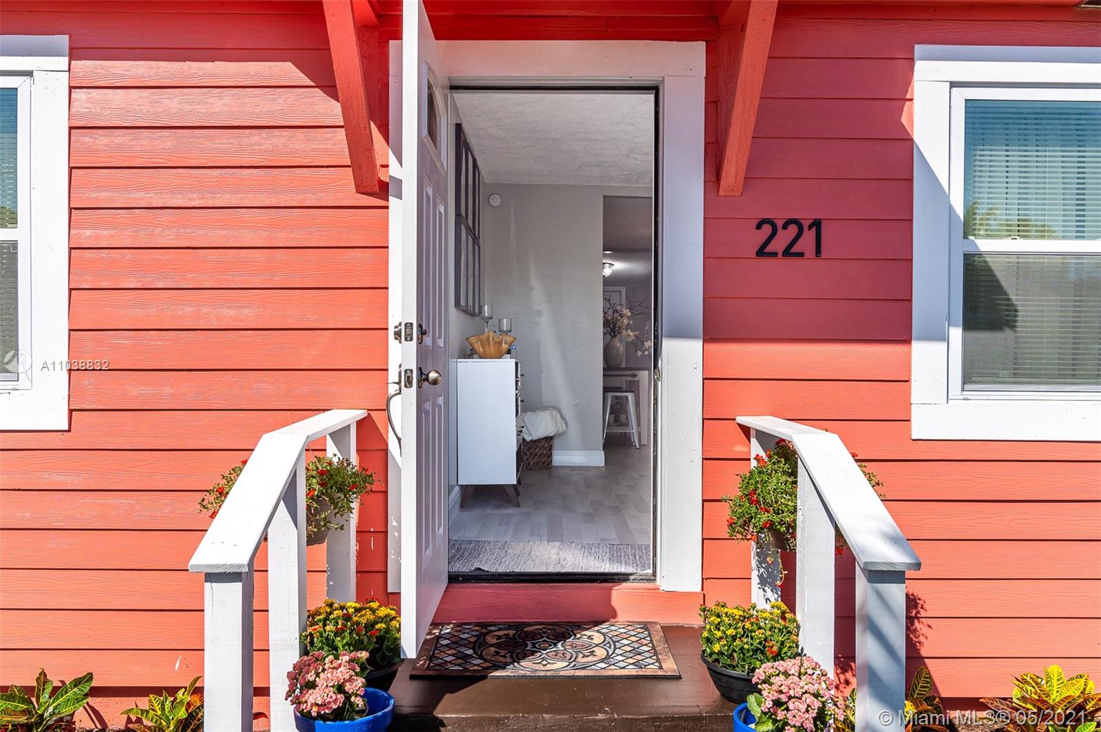 See details / 1160 sq. ft. $ 2021-05-17 0 Photo