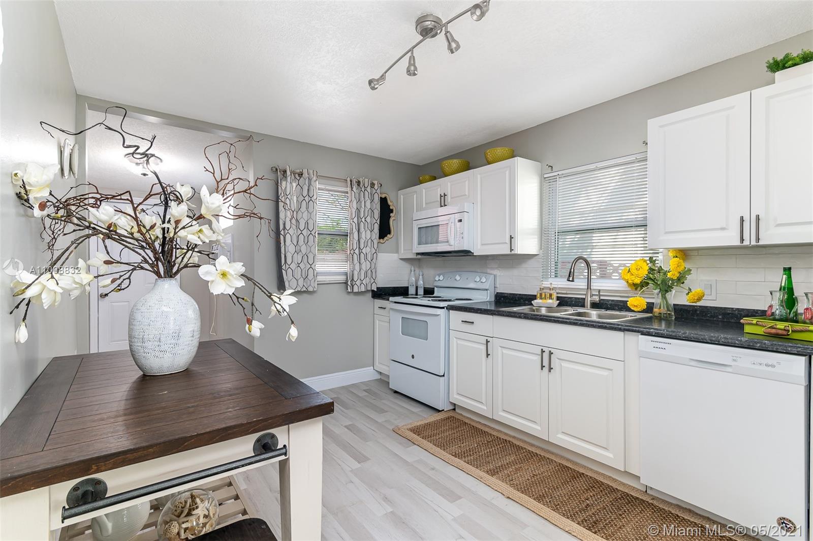 See details / 1160 sq. ft. $ 2021-05-17 0 Photo