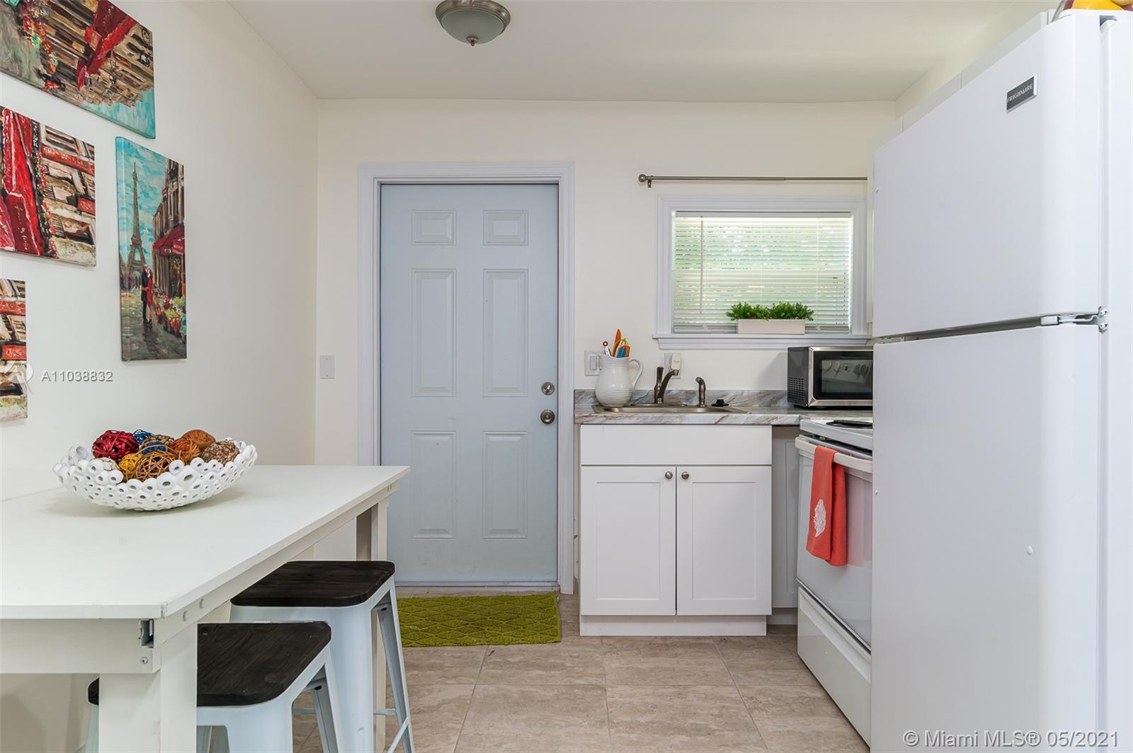 See details / 1160 sq. ft. $ 2021-05-17 0 Photo