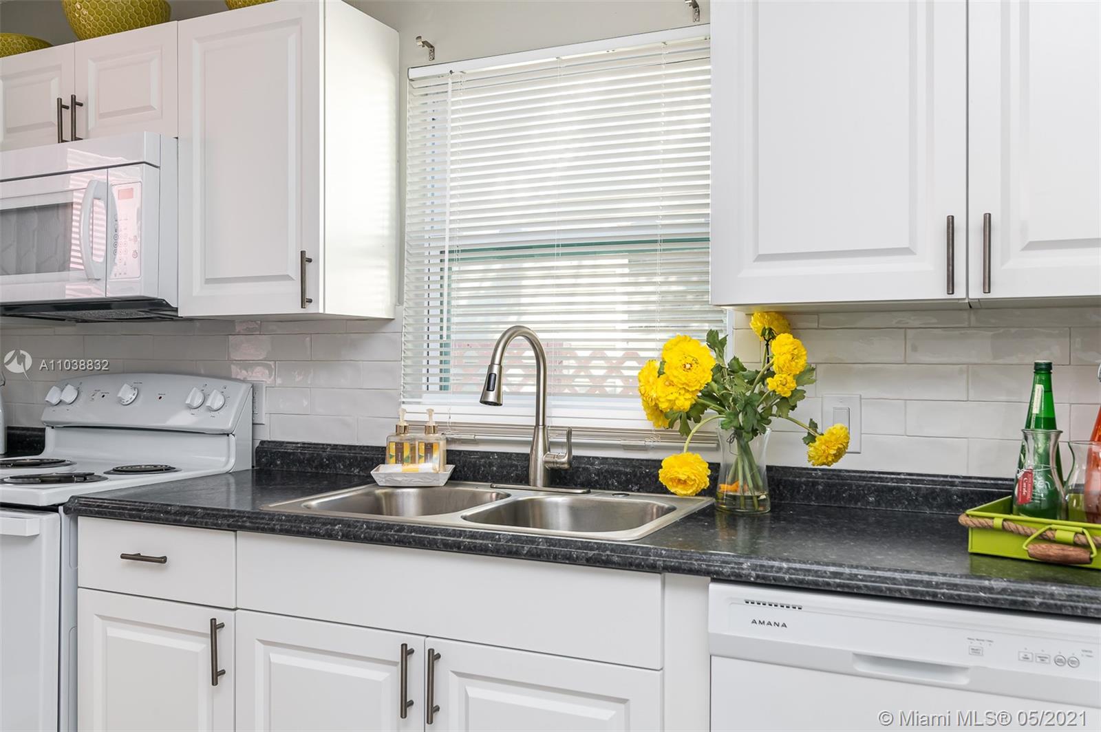 See details / 1160 sq. ft. $ 2021-05-17 0 Photo