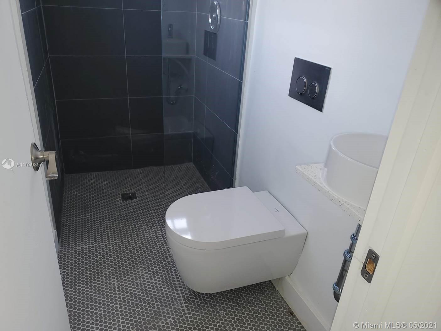 See details / 1582 sq. ft. $ 2021-05-08 0 Photo