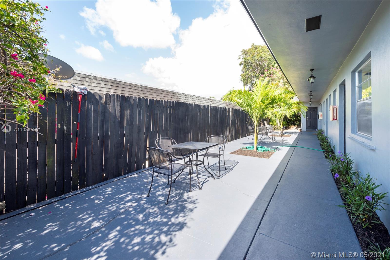 See details / 2485 sq. ft. $ 2021-05-09 0 Photo