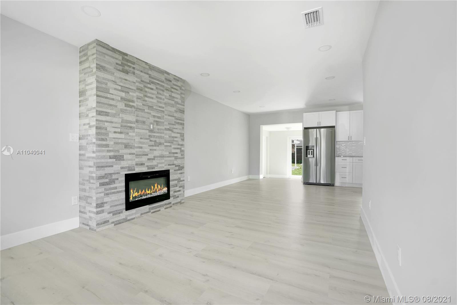 See details / 1999 sq. ft. $ 2021-05-10 0 Photo