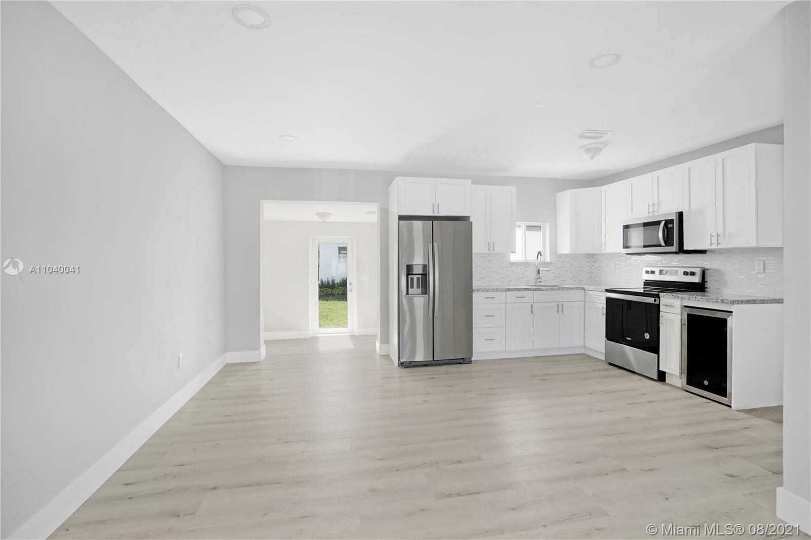 See details / 1999 sq. ft. $ 2021-05-10 0 Photo