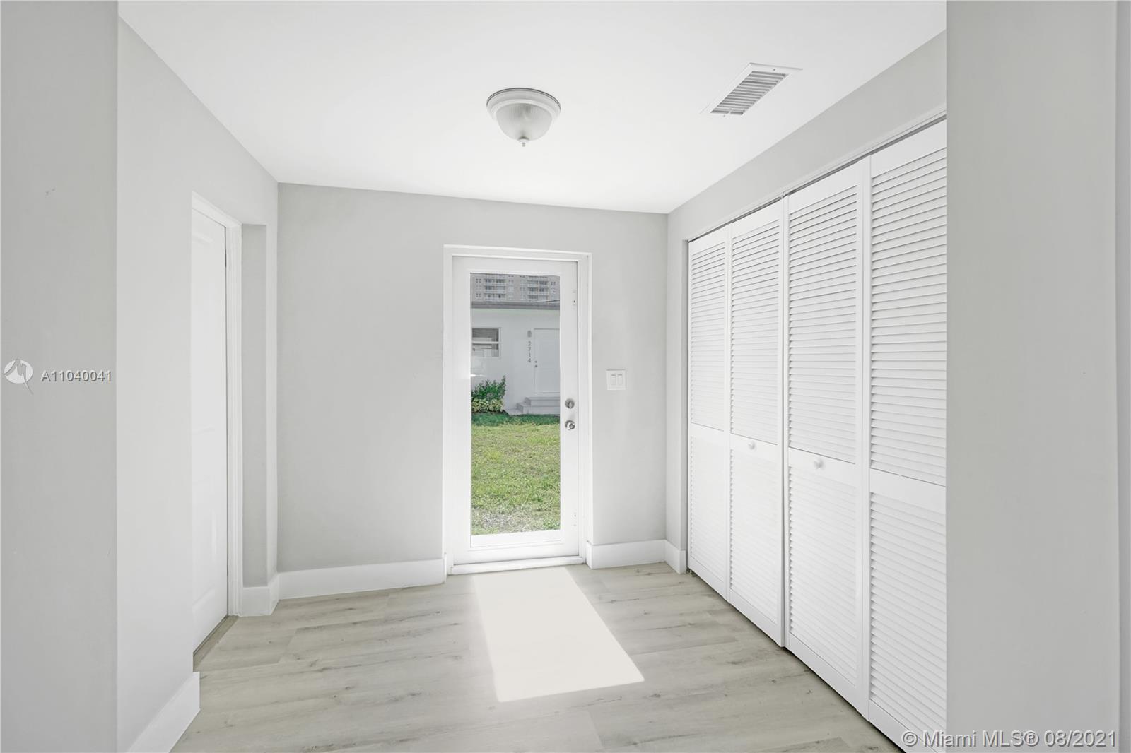 See details / 1999 sq. ft. $ 2021-05-10 0 Photo