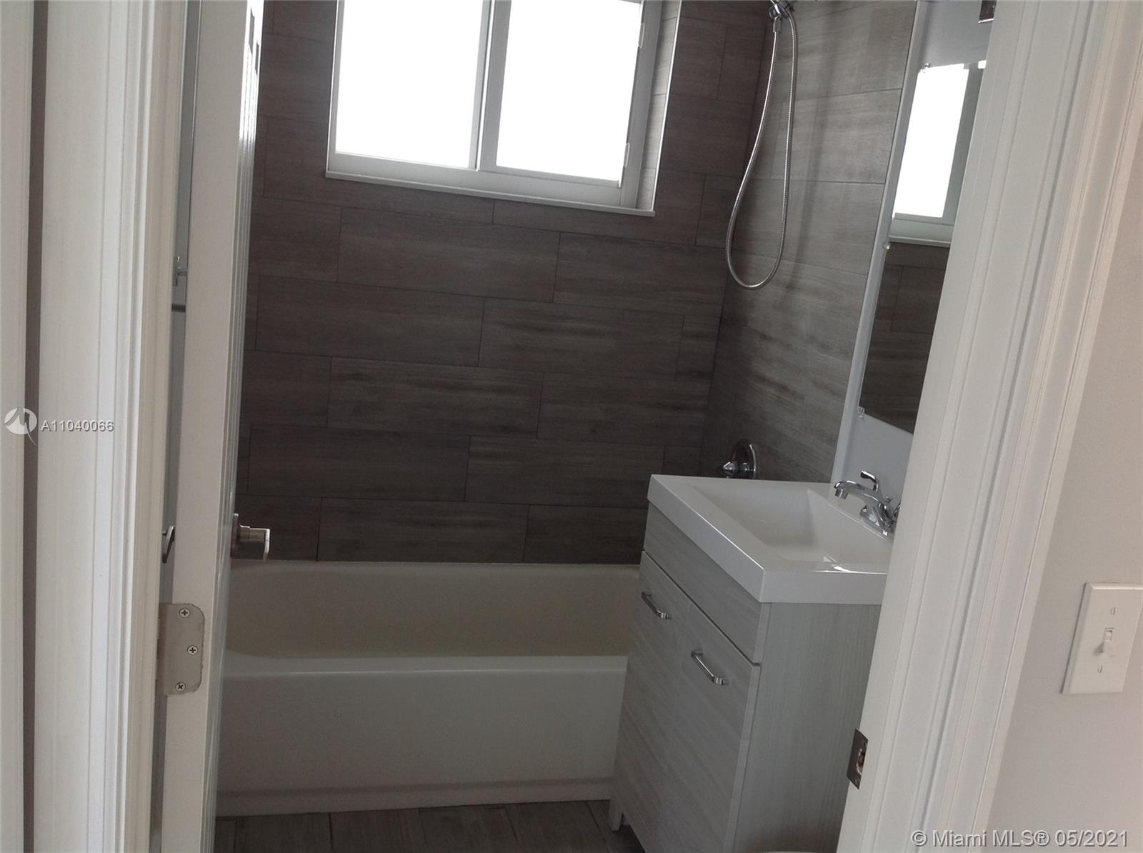 See details / 1713 sq. ft. $ 2021-05-10 0 Photo