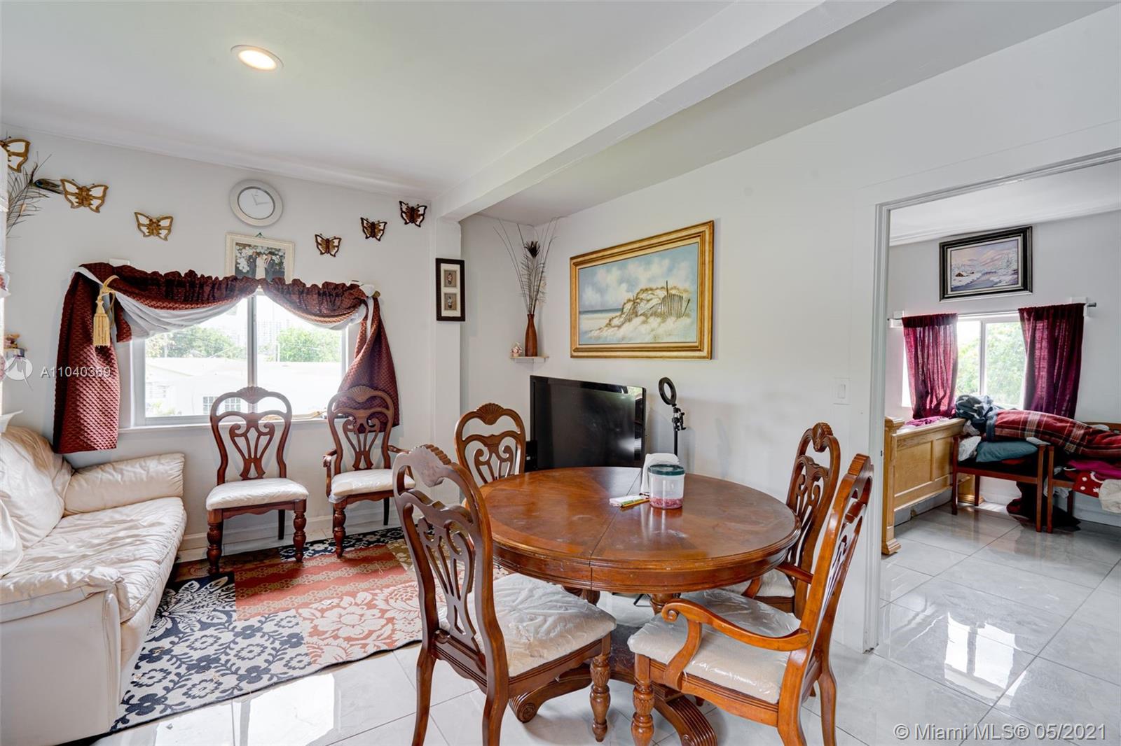 See details / 2640 sq. ft. $ 2021-05-11 0 Photo