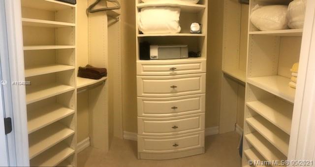 Ver detalles 1603 3 / 3 1733 sq. ft. $ 2021-05-11 0 foto