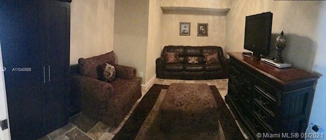 Ver detalles 1603 3 / 3 1733 sq. ft. $ 2021-05-11 0 foto