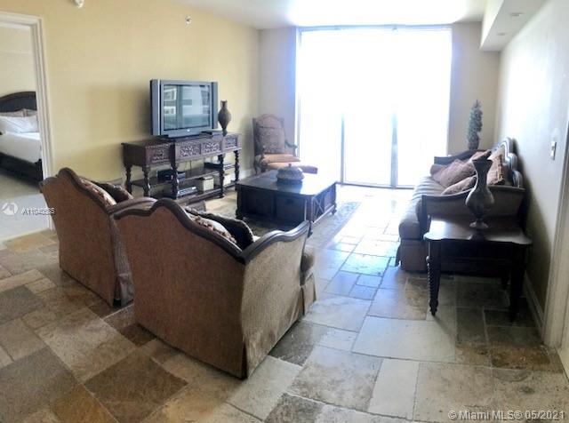 Ver detalles 1603 3 / 3 1733 sq. ft. $ 2021-05-11 0 foto