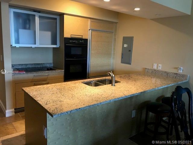 Ver detalles 1603 3 / 3 1733 sq. ft. $ 2021-05-11 0 foto