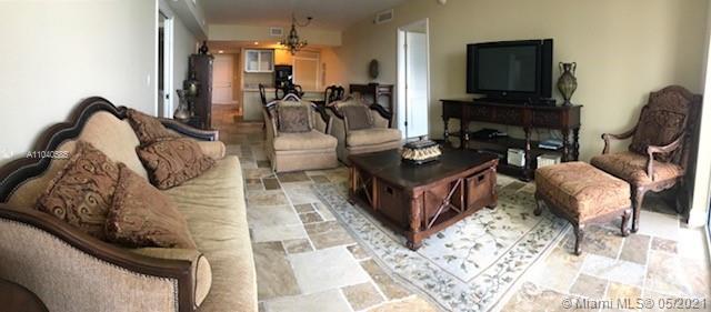 Ver detalles 1603 3 / 3 1733 sq. ft. $ 2021-05-11 0 foto