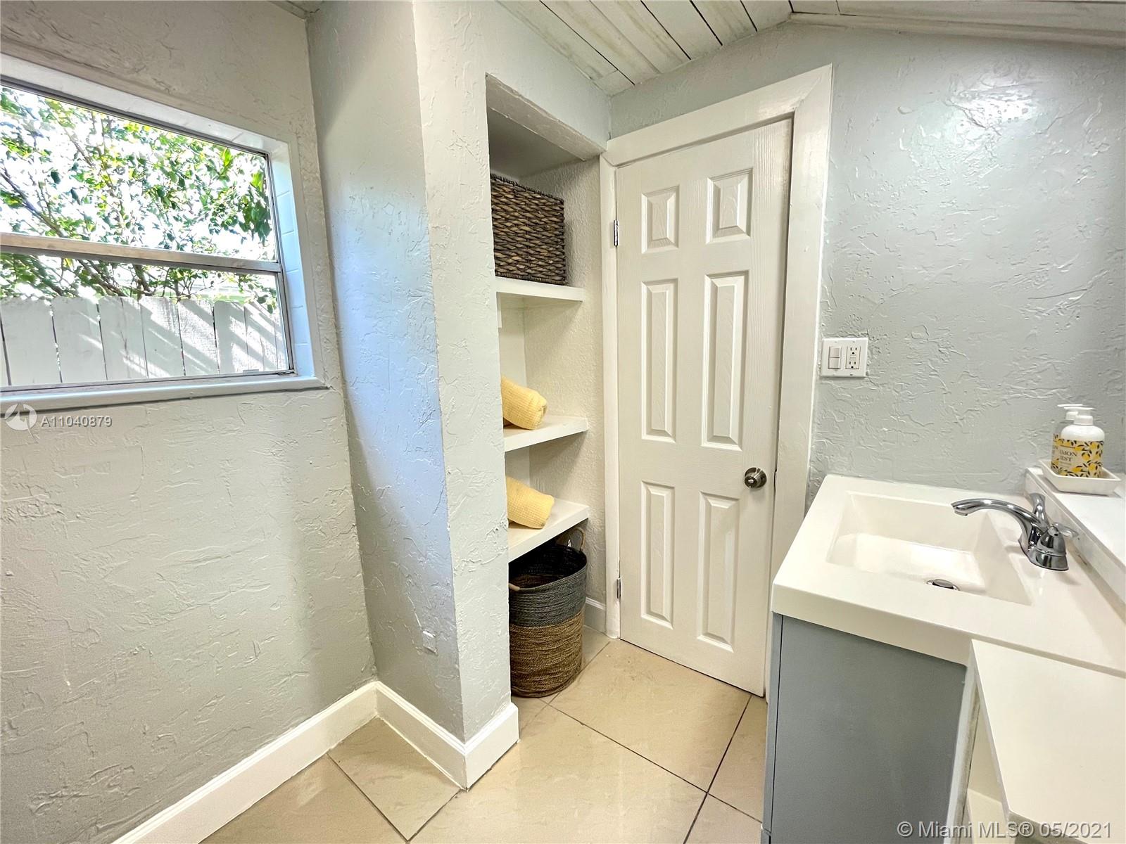 See details / 1246 sq. ft. $ 2021-05-11 0 Photo