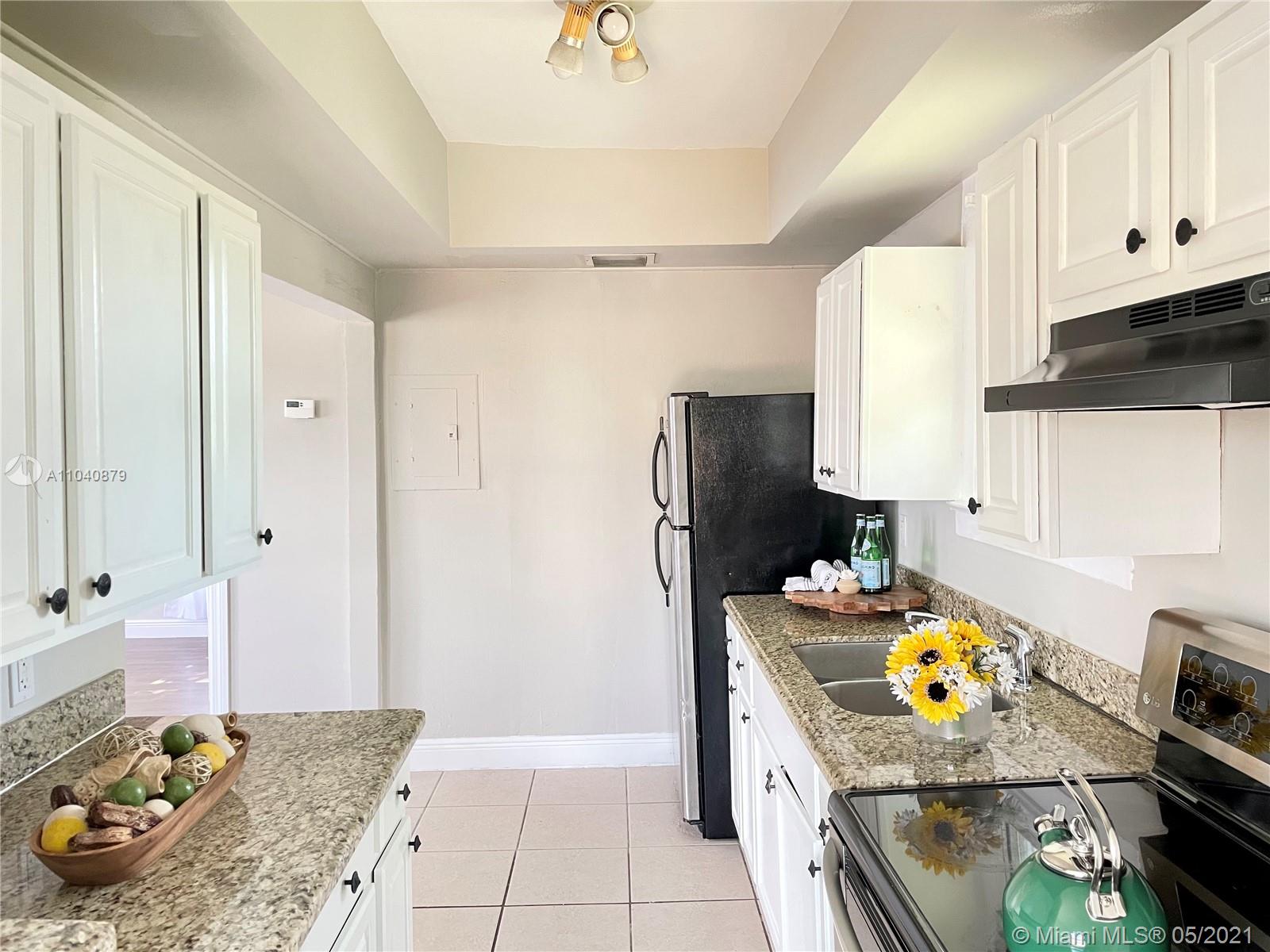 See details / 1246 sq. ft. $ 2021-05-11 0 Photo