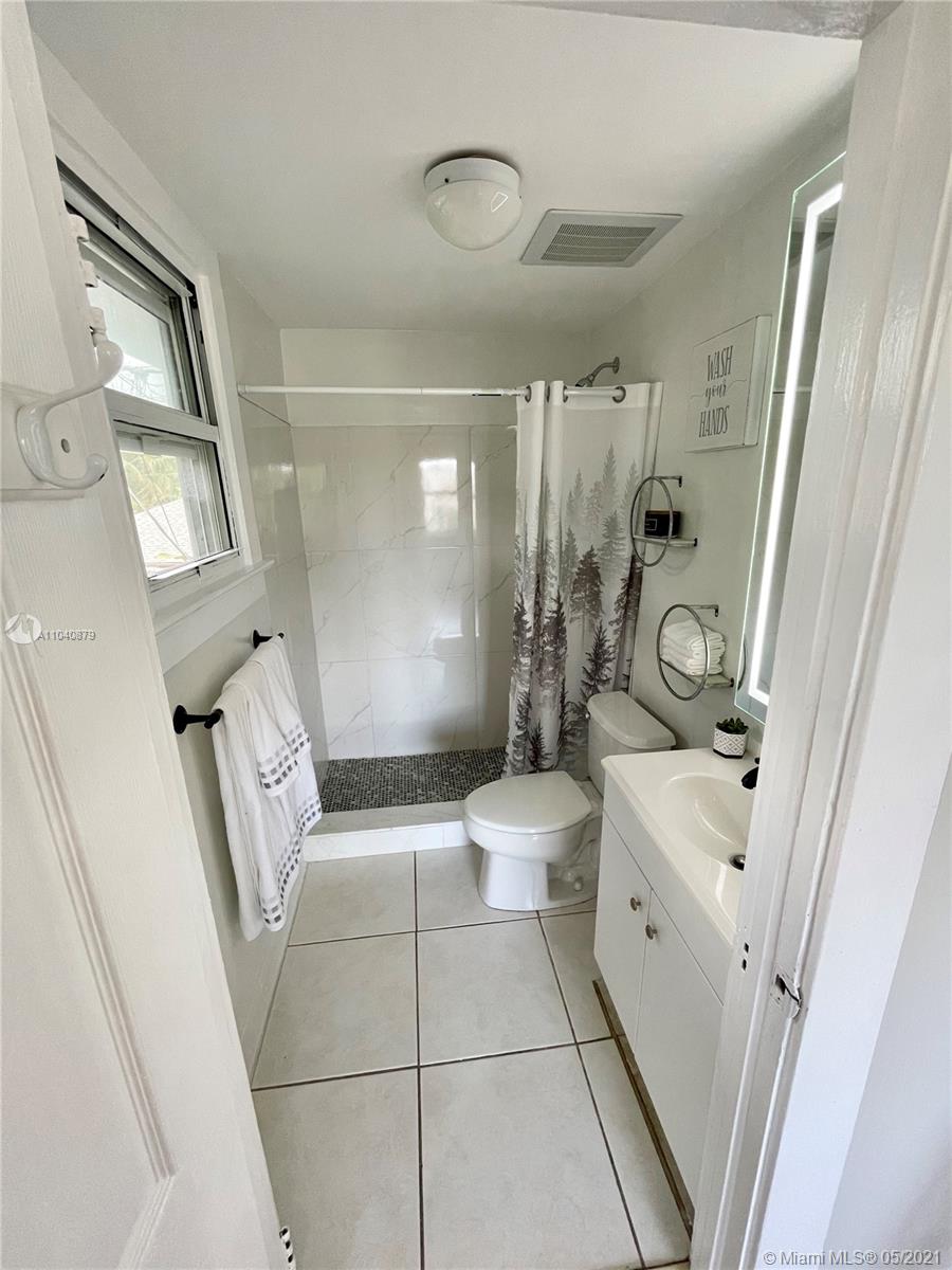 See details / 1246 sq. ft. $ 2021-05-11 0 Photo