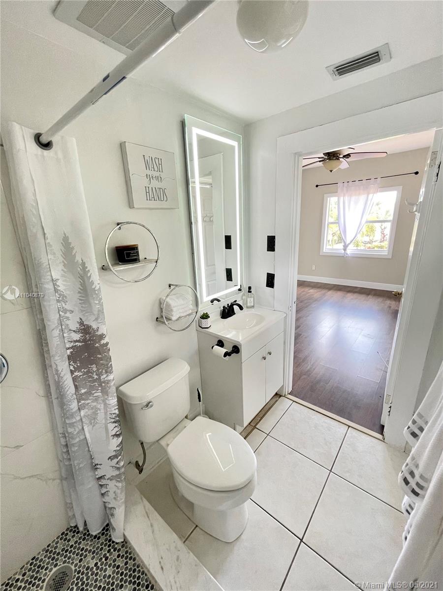 See details / 1246 sq. ft. $ 2021-05-11 0 Photo