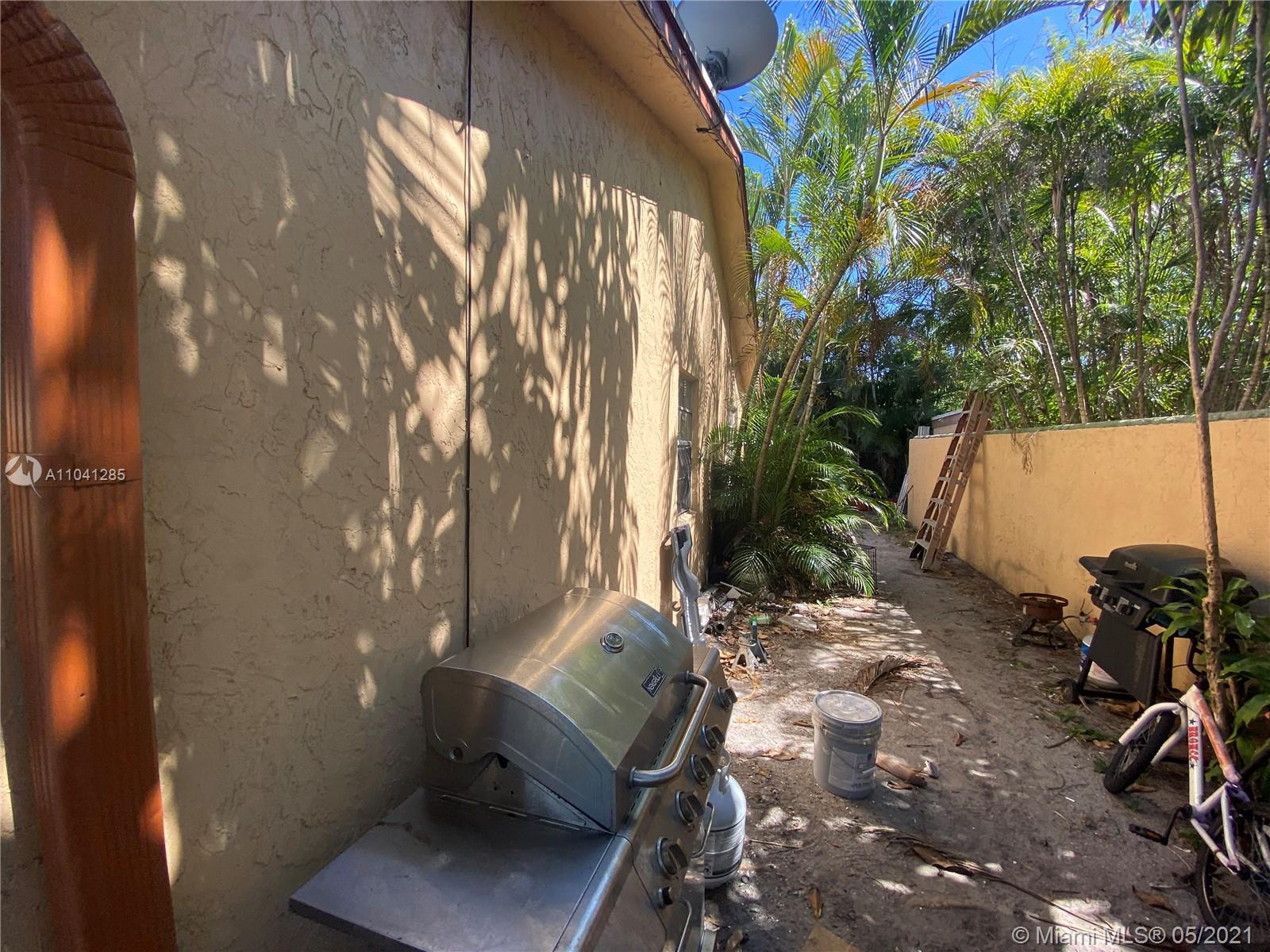 See details / 2720 sq. ft. $ 2021-05-12 0 Photo