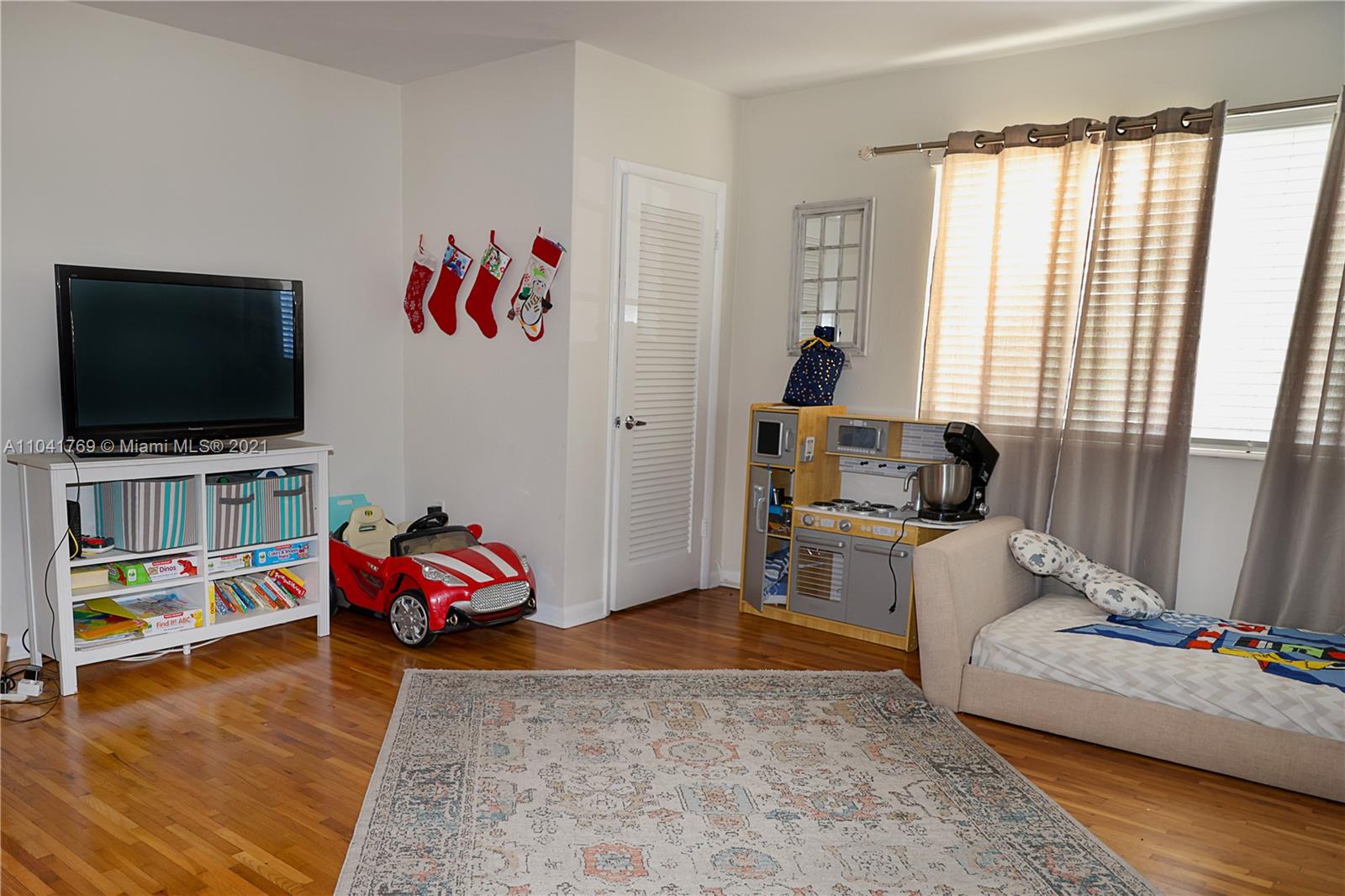 See details / 6272 sq. ft. $ 2021-05-13 0 Photo