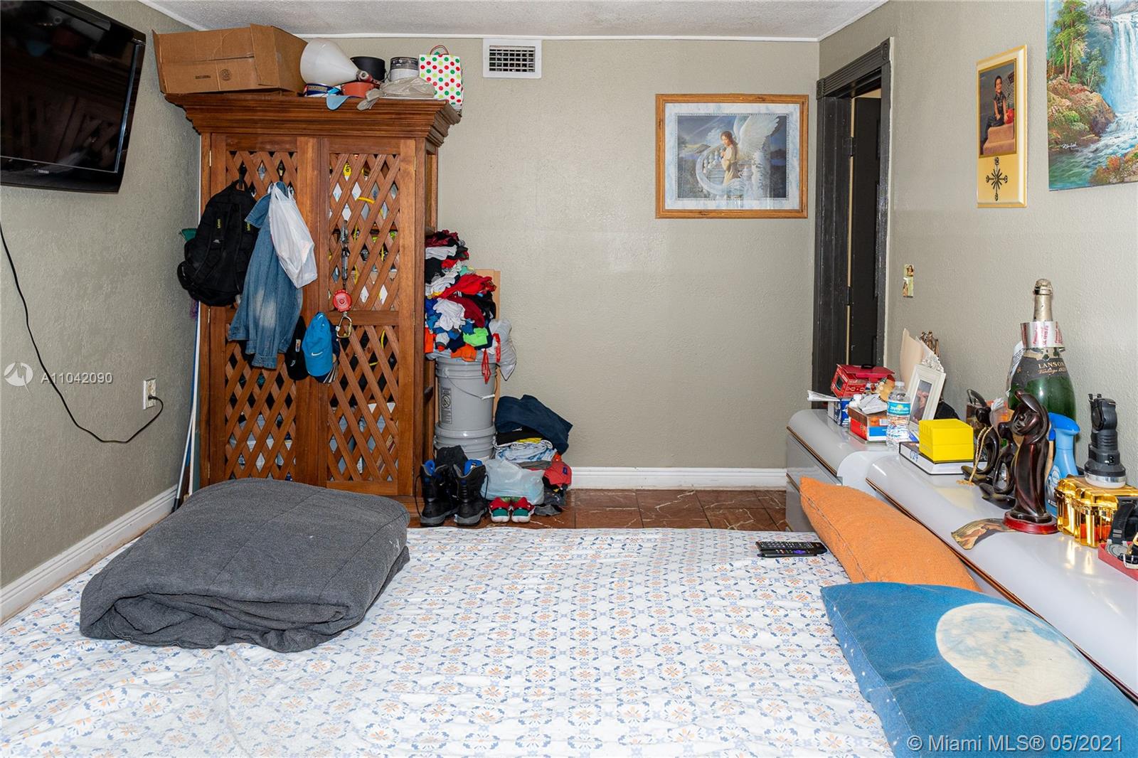 See details / sq. ft. $ 2021-05-13 0 Photo