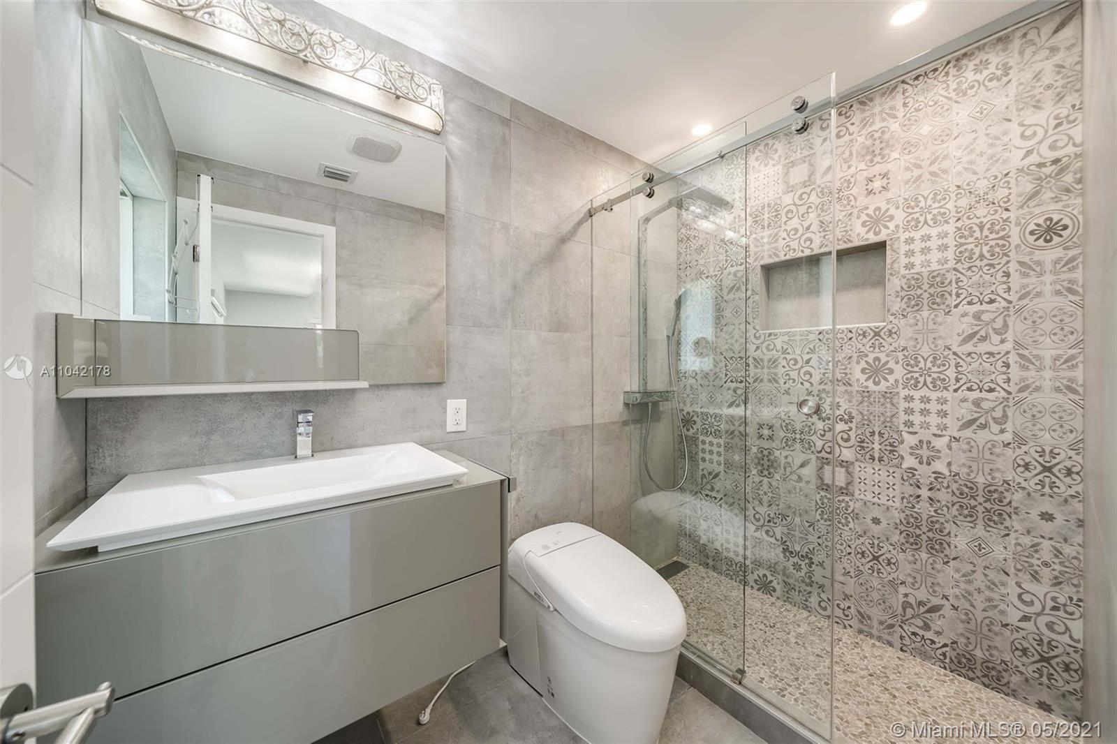 See details / 3281 sq. ft. $ 2021-05-13 0 Photo