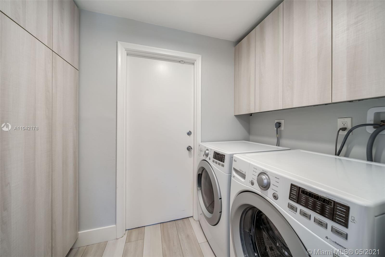 See details / 3281 sq. ft. $ 2021-05-13 0 Photo