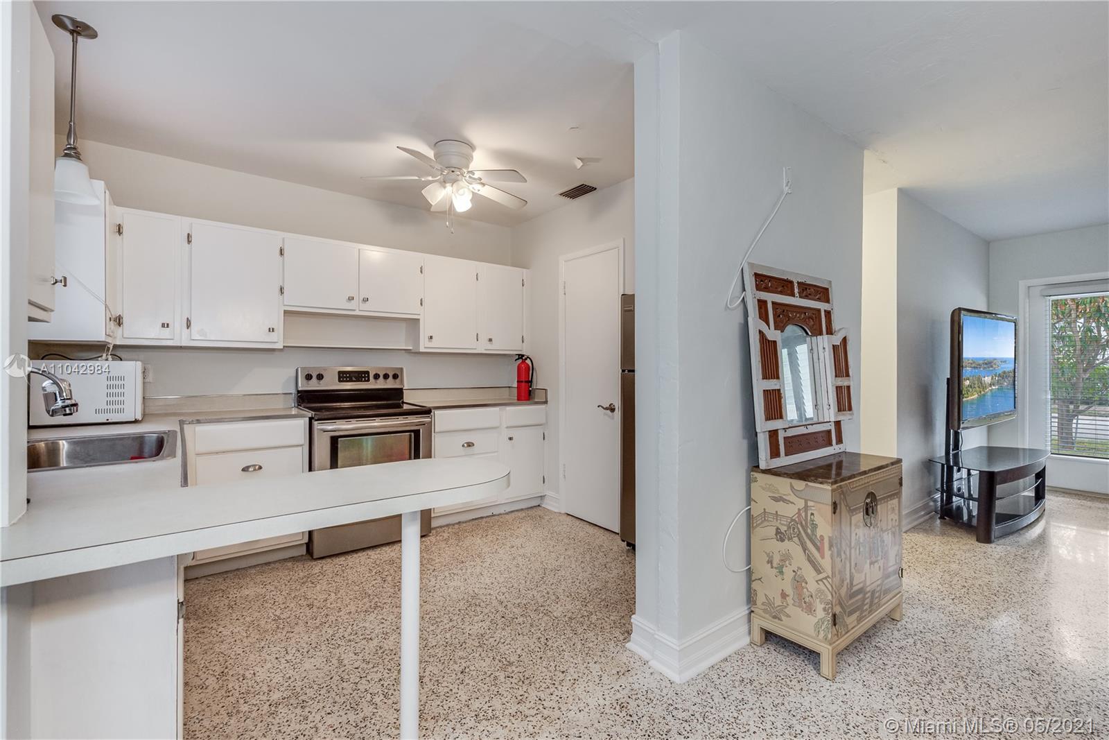 See details / 1952 sq. ft. $ 2021-05-16 0 Photo