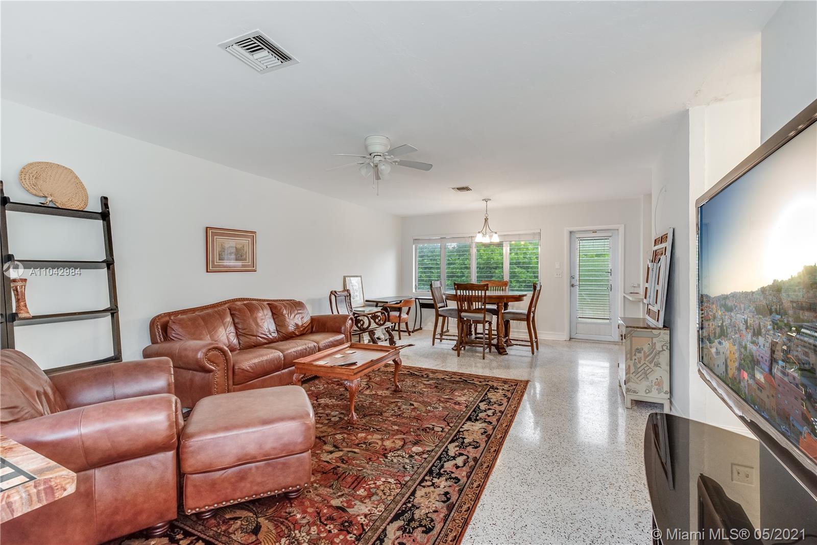 See details / 1952 sq. ft. $ 2021-05-16 0 Photo