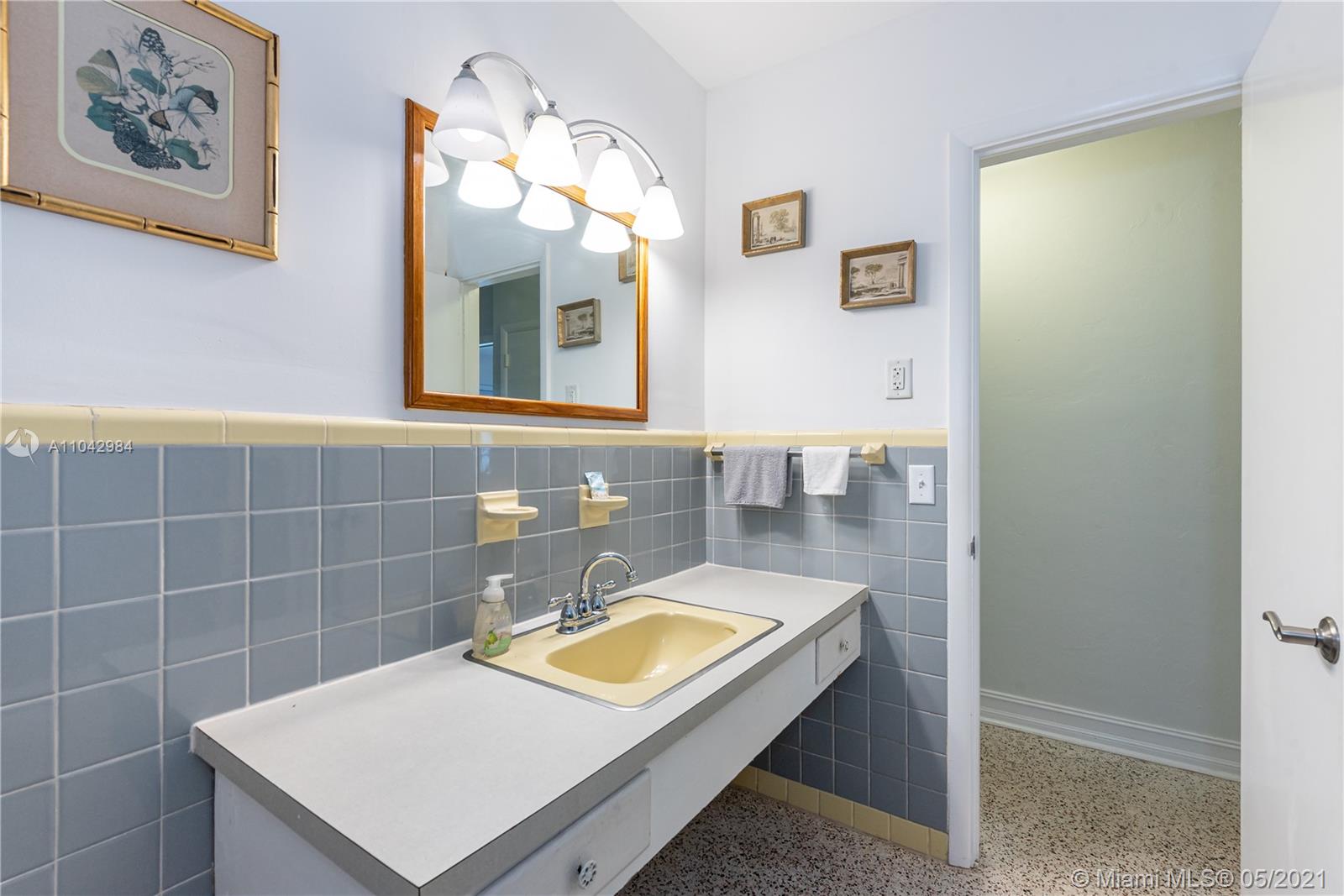See details / 1952 sq. ft. $ 2021-05-16 0 Photo