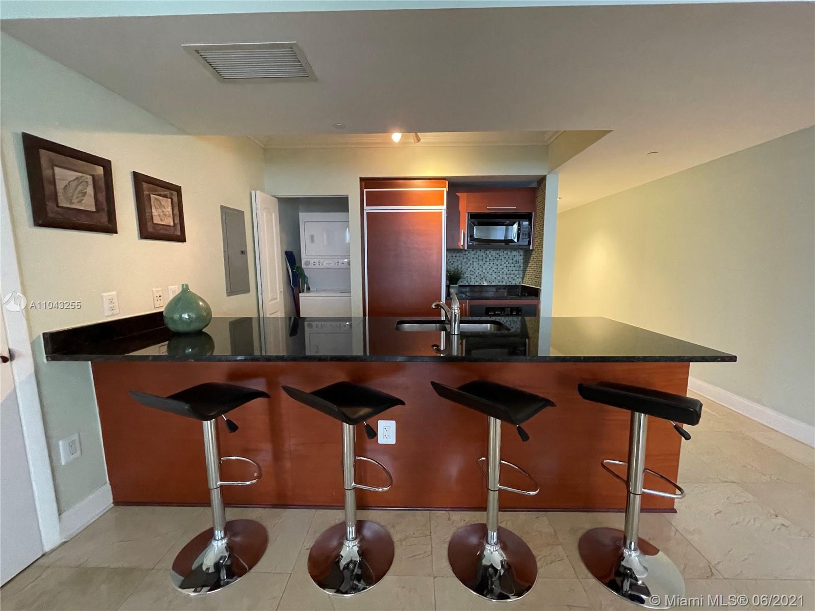 Ver detalles 3710 2 / 2 1337 sq. ft. $ 2021-05-17 0 foto
