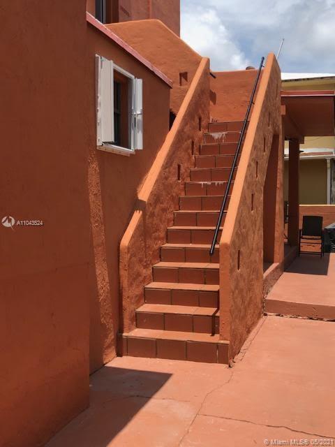 See details / 1952 sq. ft. $ 2021-05-17 0 Photo