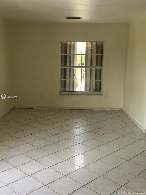 See details / 1952 sq. ft. $ 2021-05-17 0 Photo