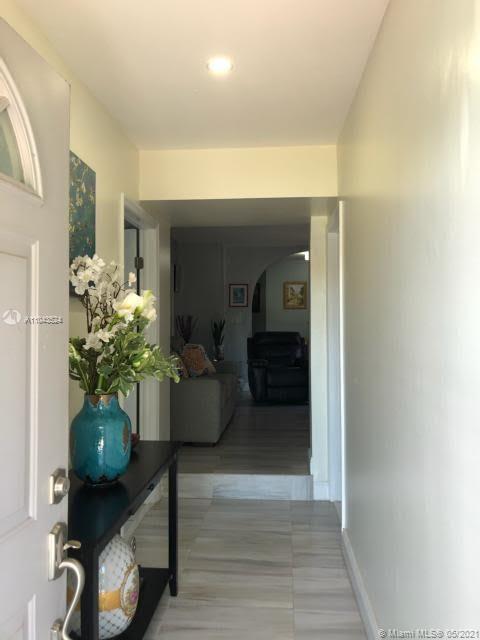 See details / 1952 sq. ft. $ 2021-05-17 0 Photo