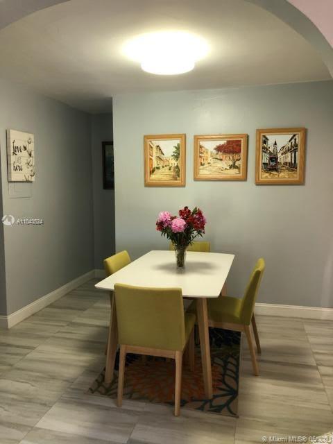 See details / 1952 sq. ft. $ 2021-05-17 0 Photo