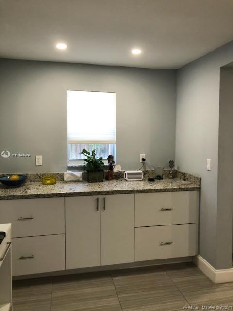 See details / 1952 sq. ft. $ 2021-05-17 0 Photo