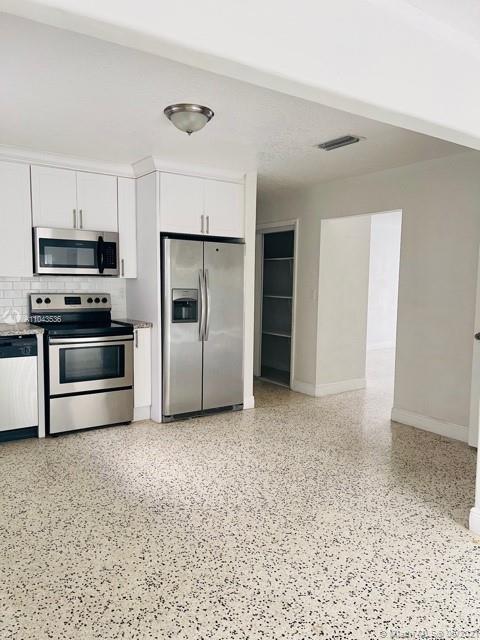 See details / 2349 sq. ft. $ 2021-05-17 0 Photo