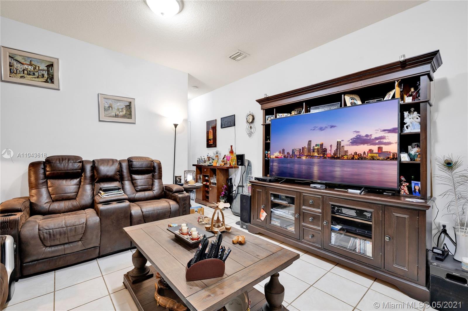See details / 2193 sq. ft. $ 2021-05-17 0 Photo
