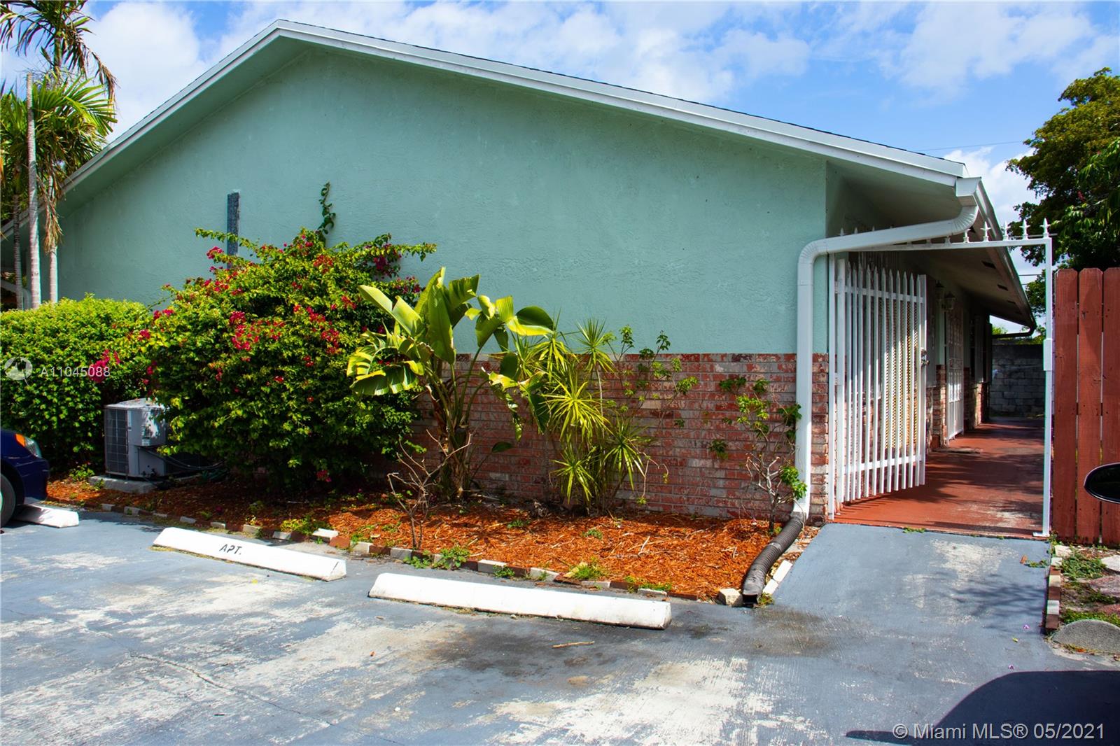 See details / 2099 sq. ft. $ 2021-05-20 0 Photo