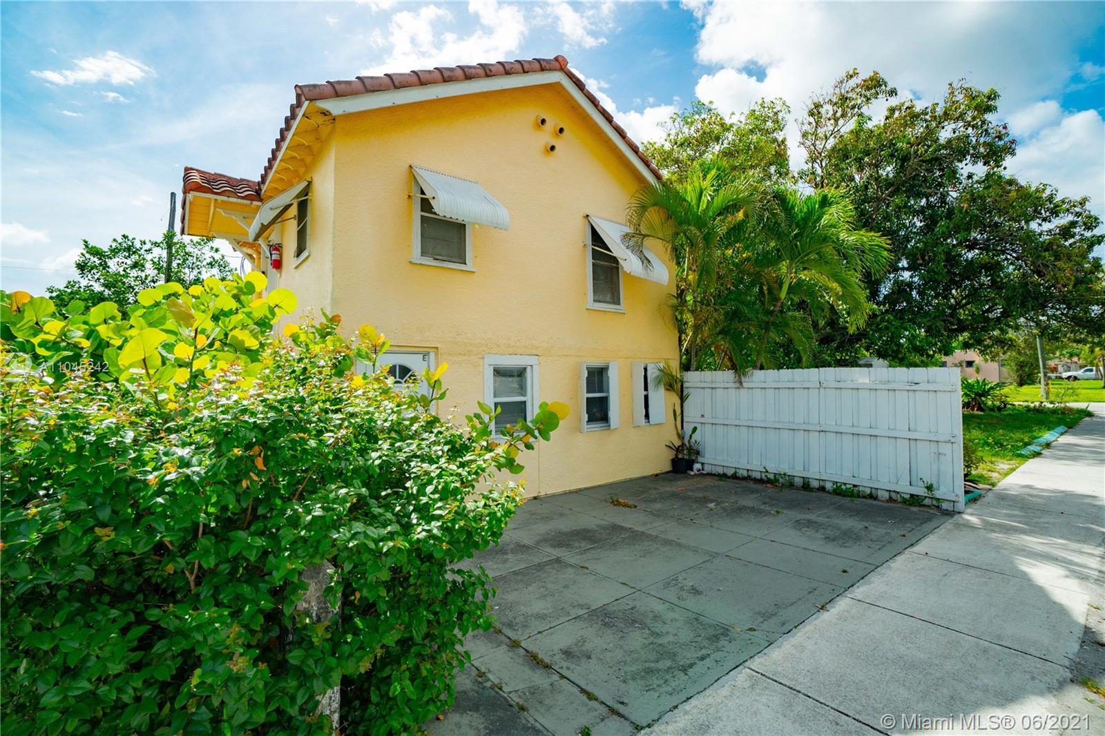 See details / 1291 sq. ft. $ 2021-06-15 0 Photo