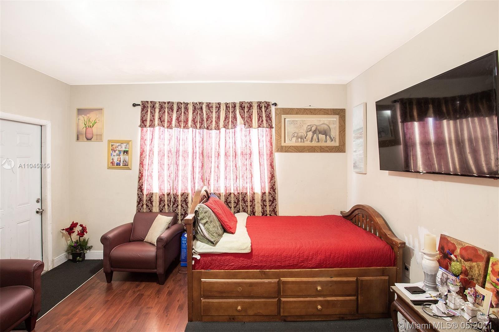 See details / 2003 sq. ft. $ 2021-06-01 0 Photo