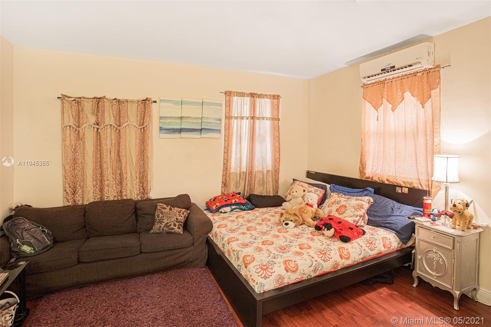 See details / 2003 sq. ft. $ 2021-06-01 0 Photo